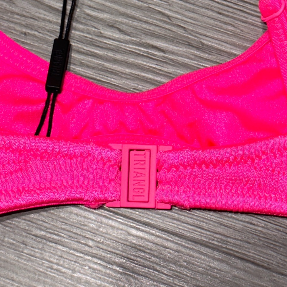 Hot pink thread swimsuit set with bonus bag. - Picture 8 of 12